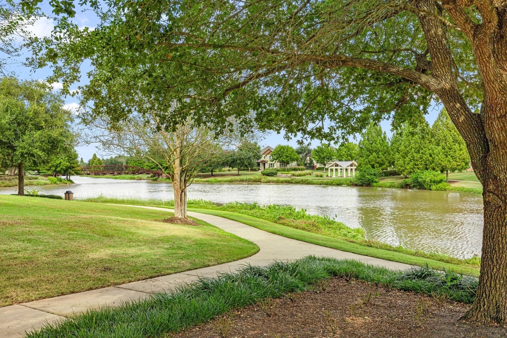 802 Floriencia Street - Photo 3