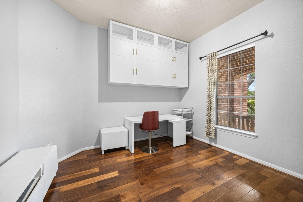 802 Floriencia Street - Photo 5