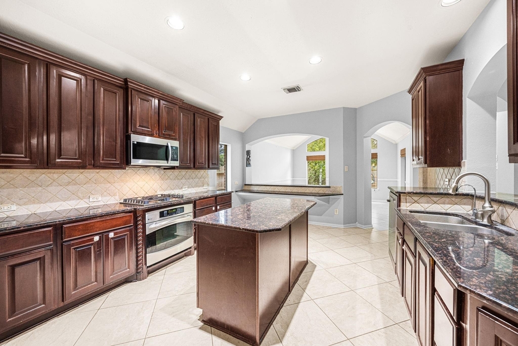 802 Floriencia Street - Photo 14