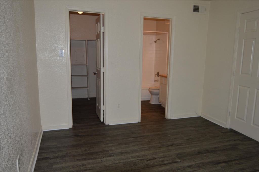 8100 Creekbend Drive - Photo 11