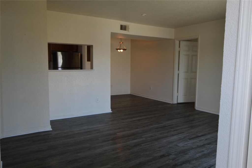 8100 Creekbend Drive - Photo 3