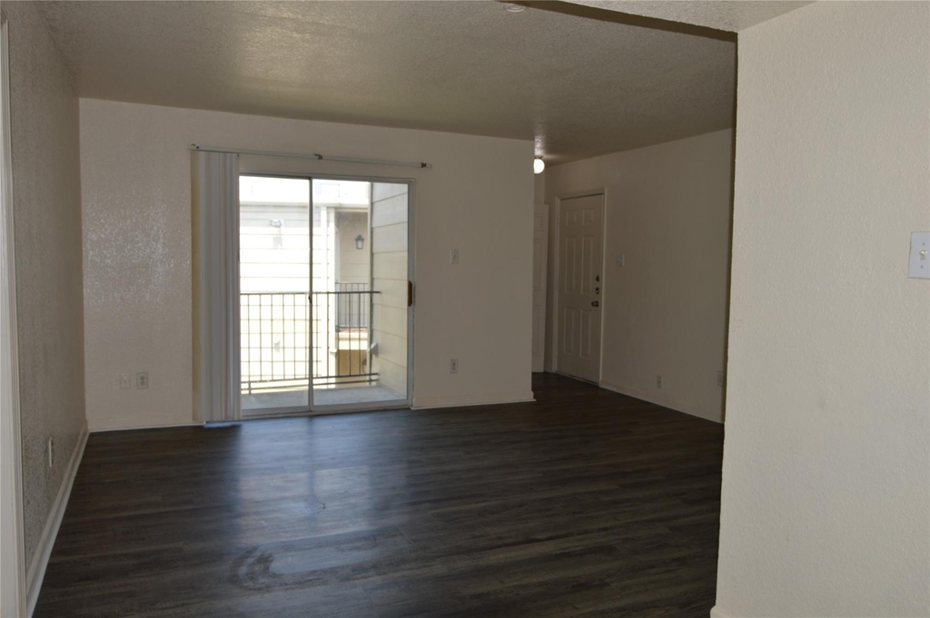 8100 Creekbend Drive - Photo 6
