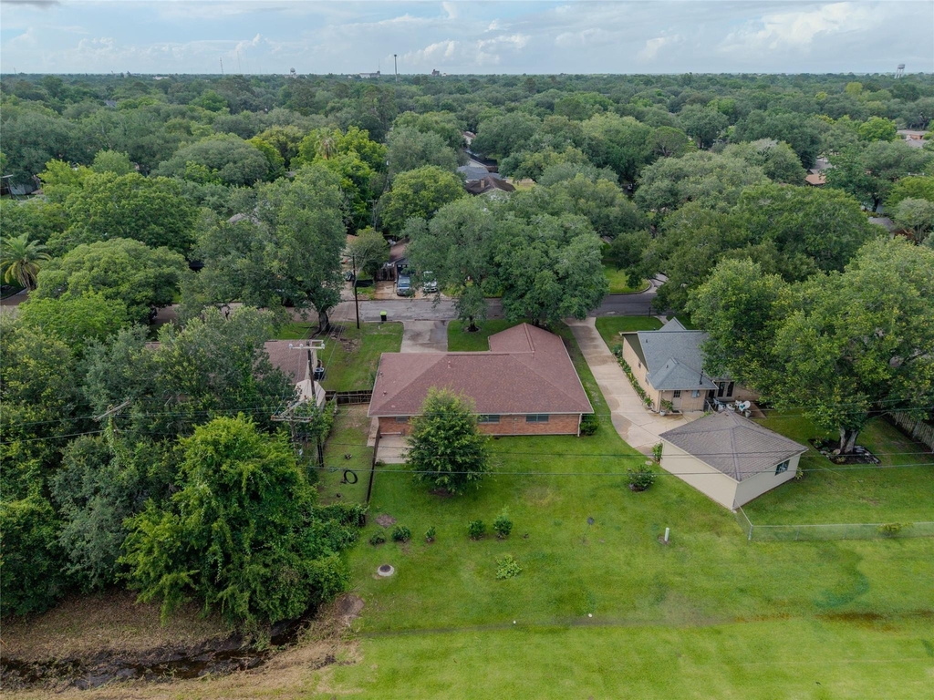 2308 Hillcrest Drive - Photo 2