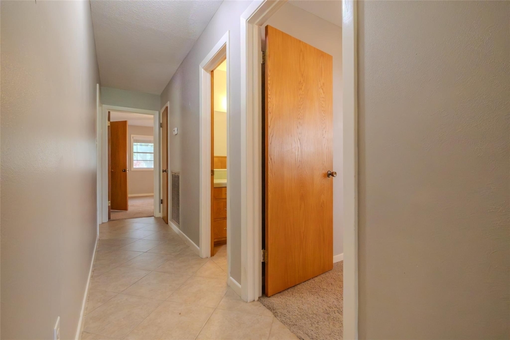 2308 Hillcrest Drive - Photo 9