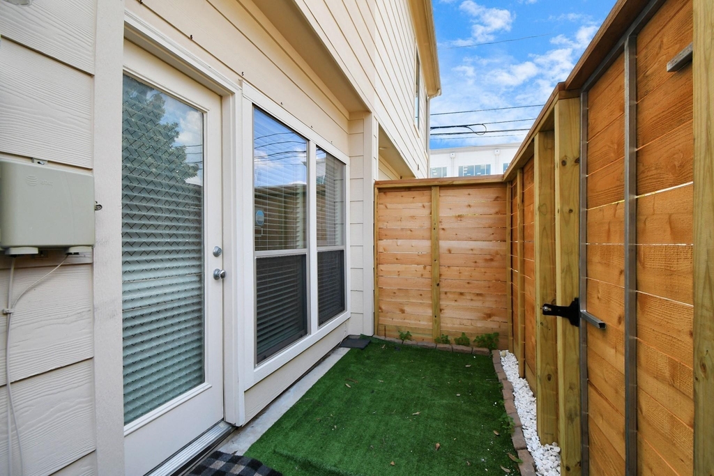 3900 Center Street - Photo 23
