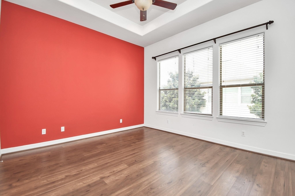 3900 Center Street - Photo 17