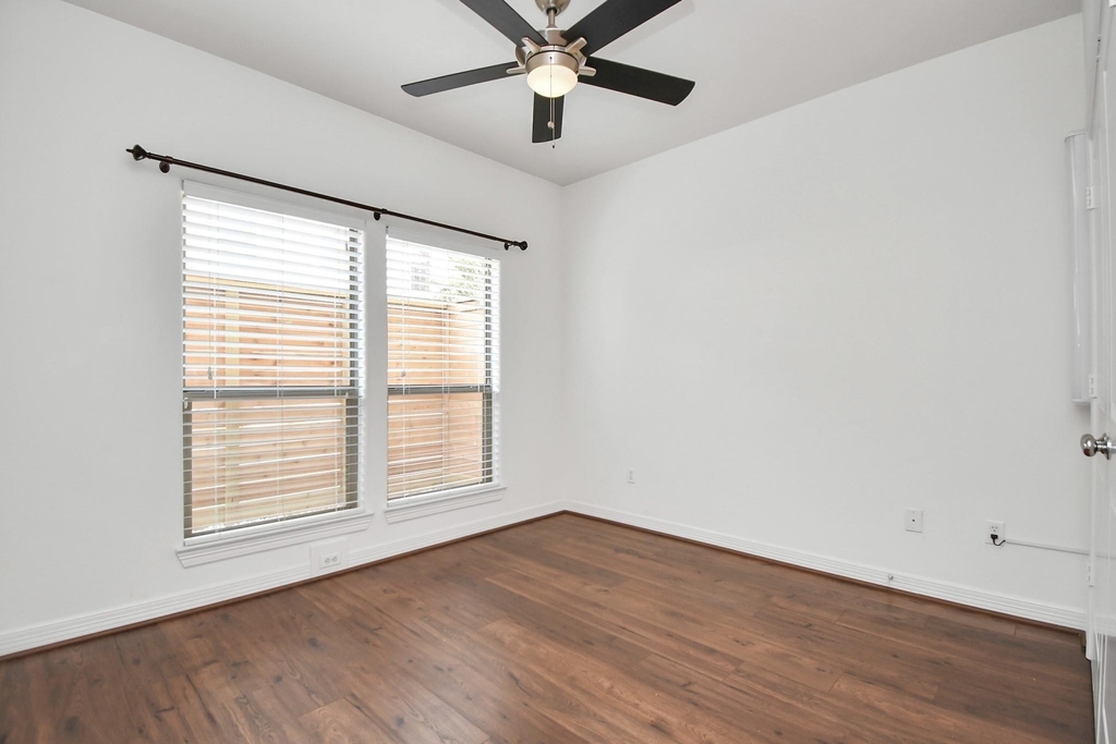 3900 Center Street - Photo 5