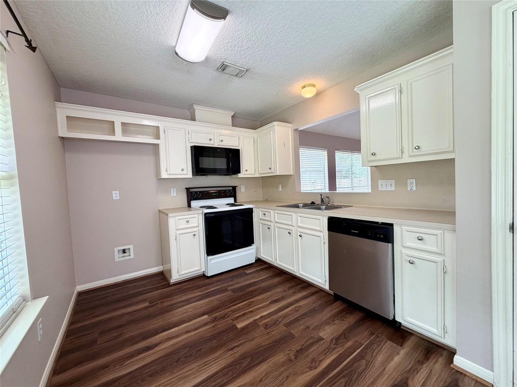 4006 Hunnington Drive - Photo 10