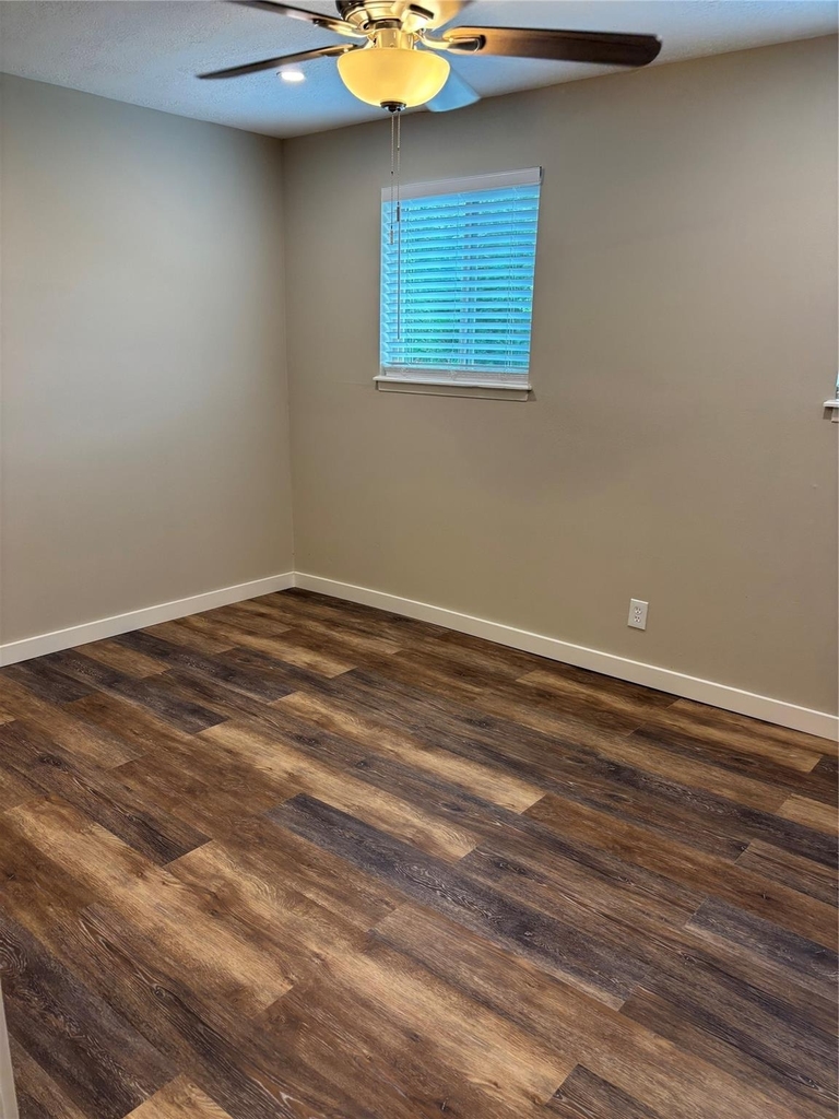 8049 Forest Hills Drive - Photo 5