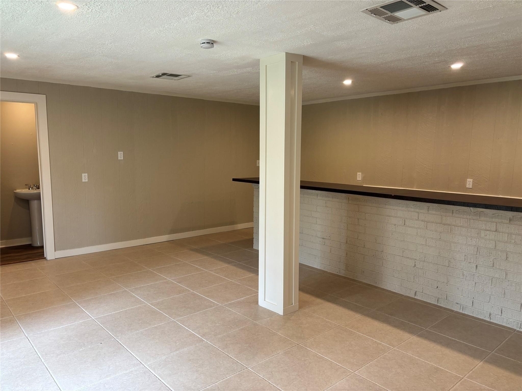 8049 Forest Hills Drive - Photo 19