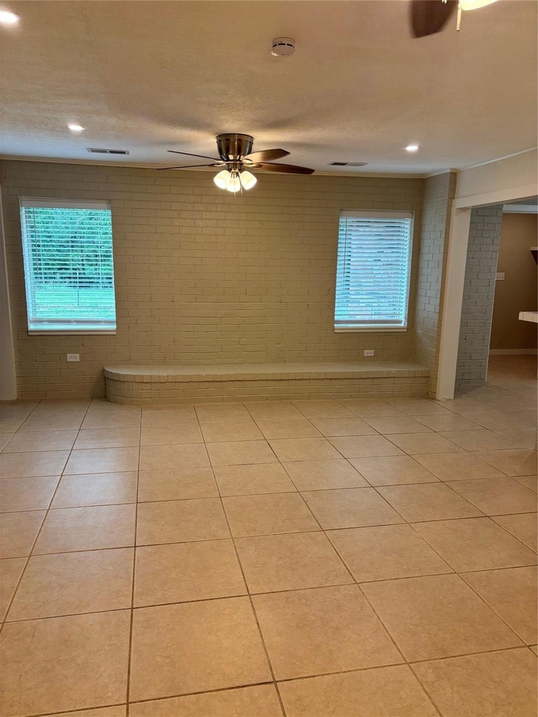 8049 Forest Hills Drive - Photo 15