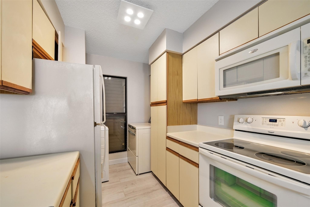 7700 Seawall Boulevard - Photo 21