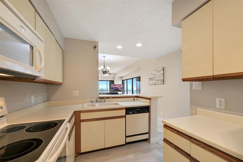 7700 Seawall Boulevard - Photo 16