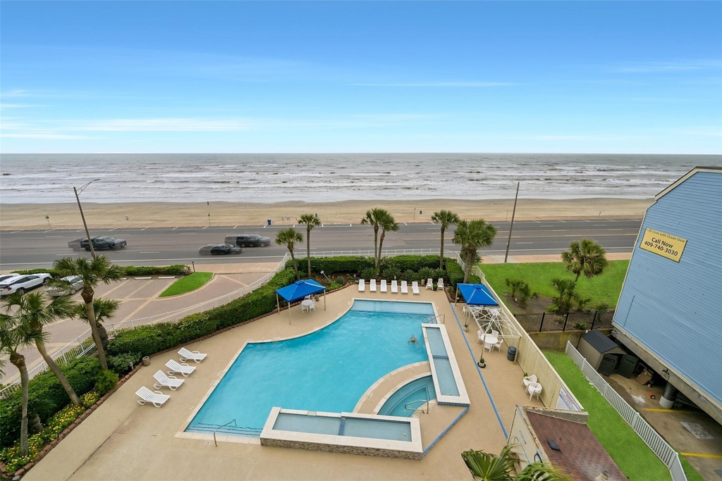 7700 Seawall Boulevard - Photo 0