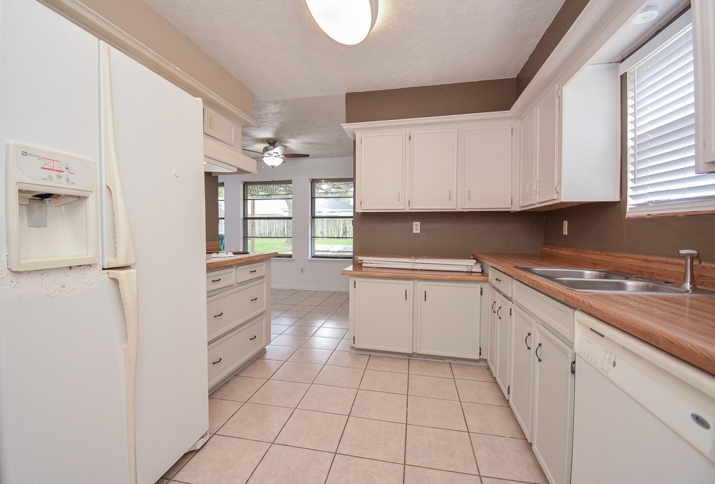 21318 Park Valley Drive - Photo 17