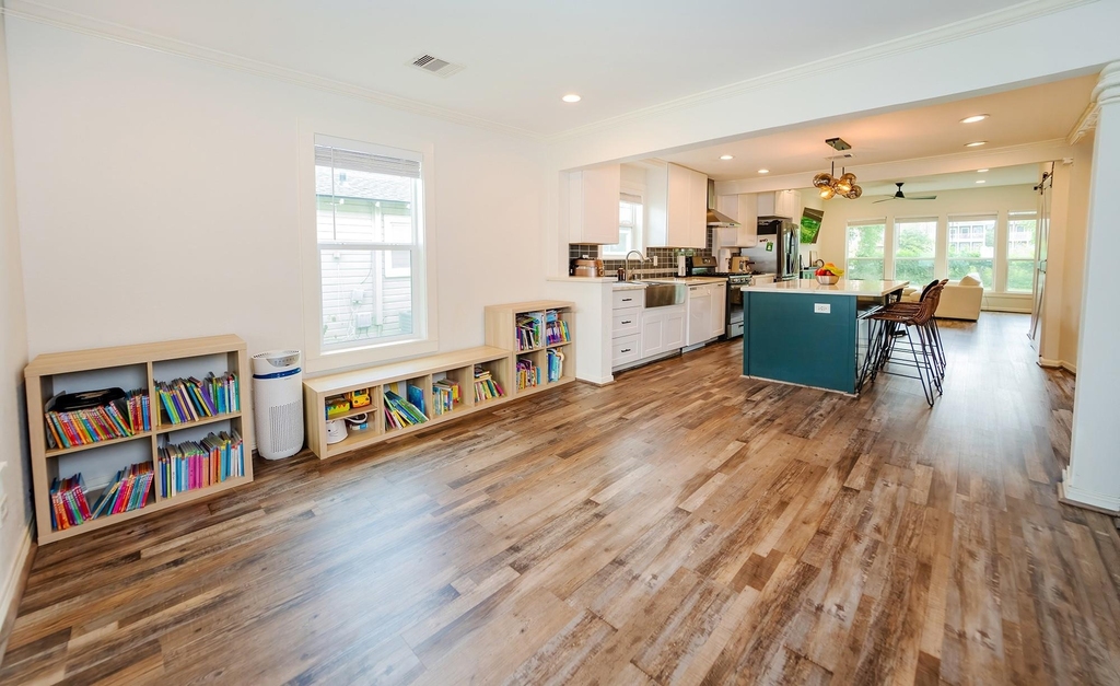 1607 W 22nd Street - Photo 5