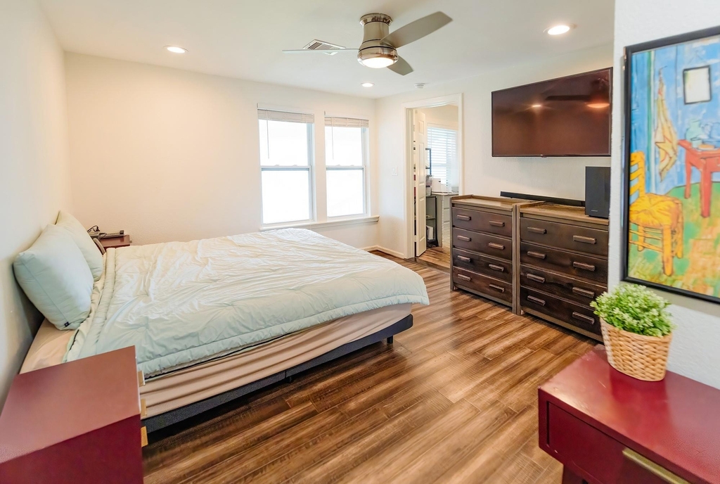 1607 W 22nd Street - Photo 26