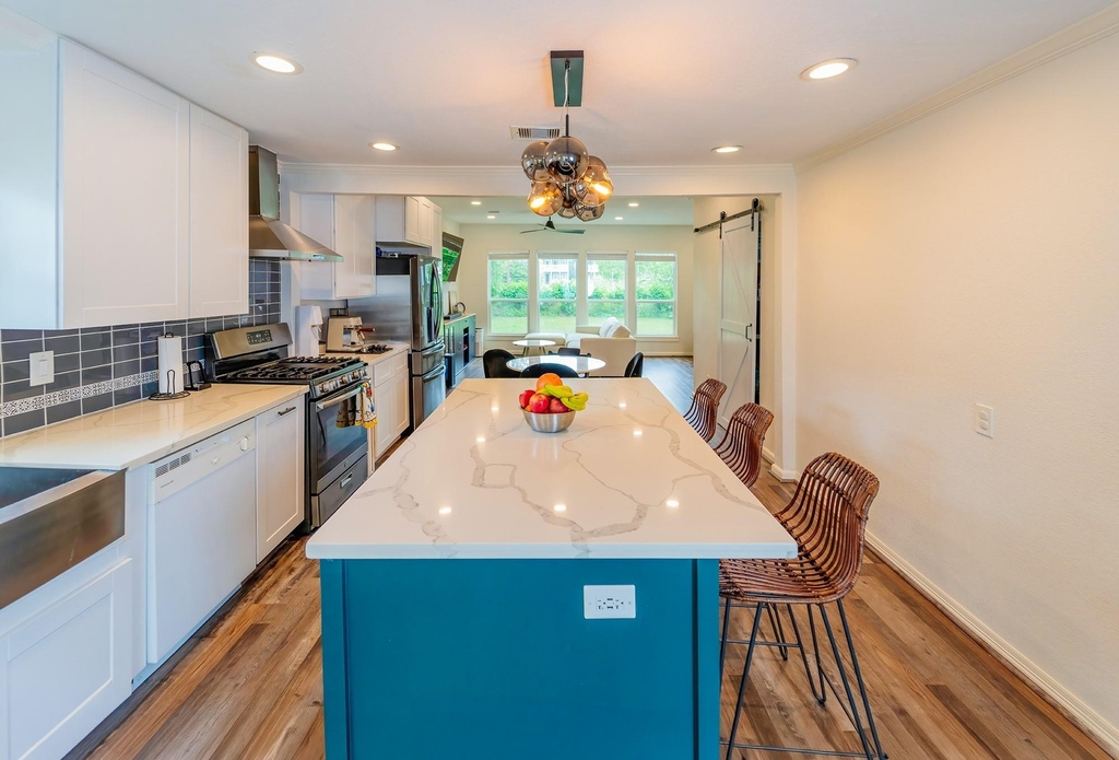 1607 W 22nd Street - Photo 8