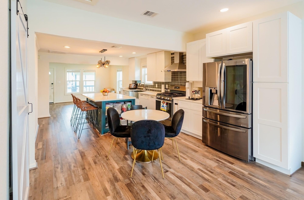 1607 W 22nd Street - Photo 10