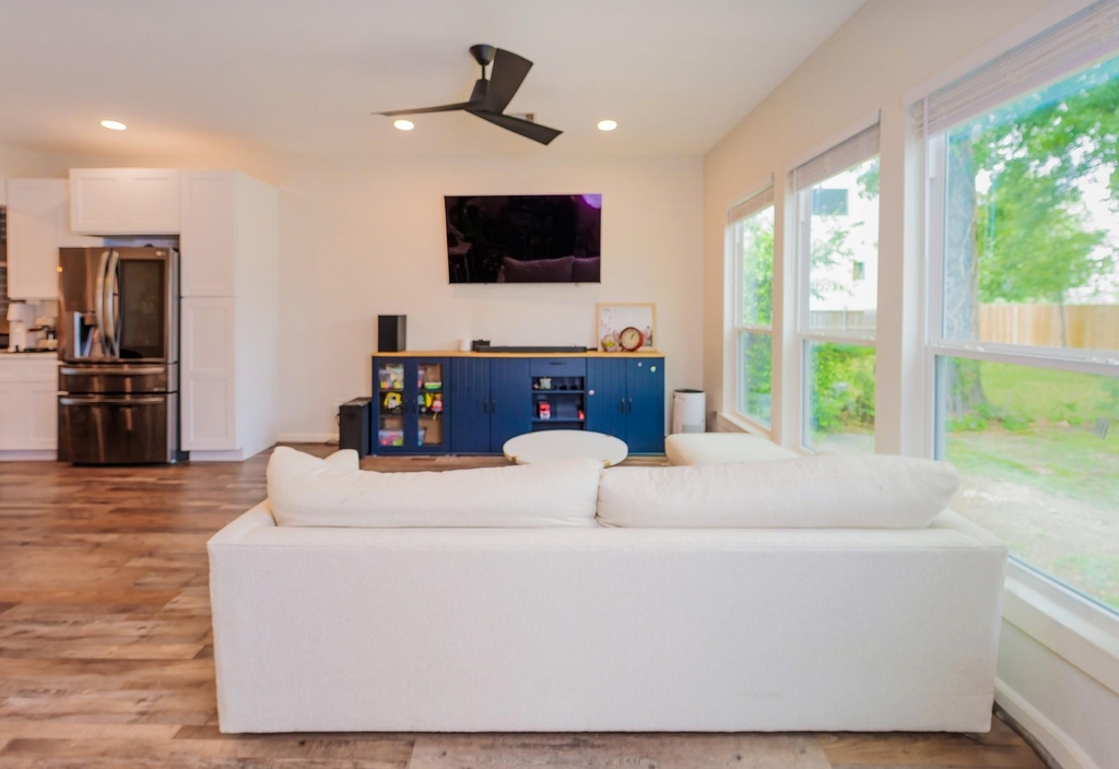 1607 W 22nd Street - Photo 16