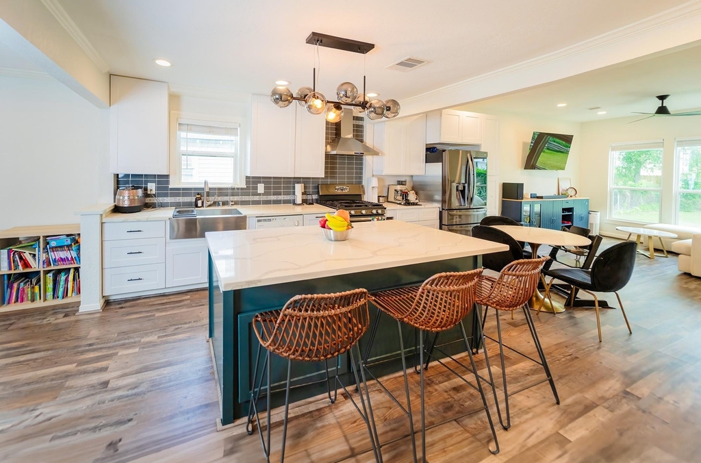 1607 W 22nd Street - Photo 6