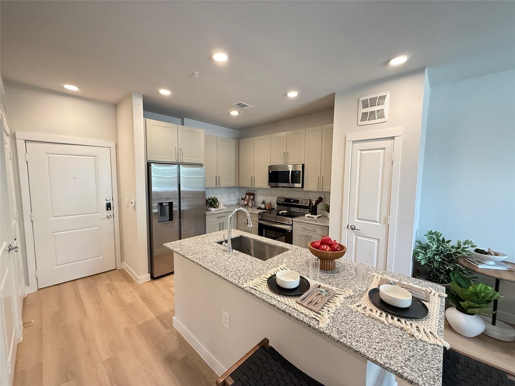 1610 Campbell Rd - Photo 0