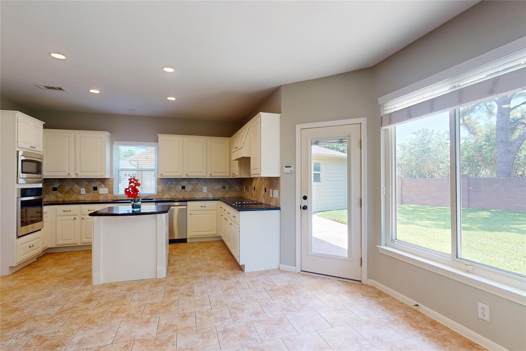 23027 Lodgepoint Drive - Photo 9
