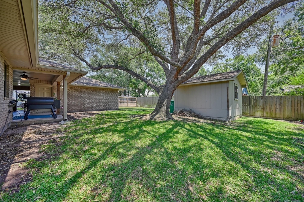 1600 Pecan Street - Photo 35