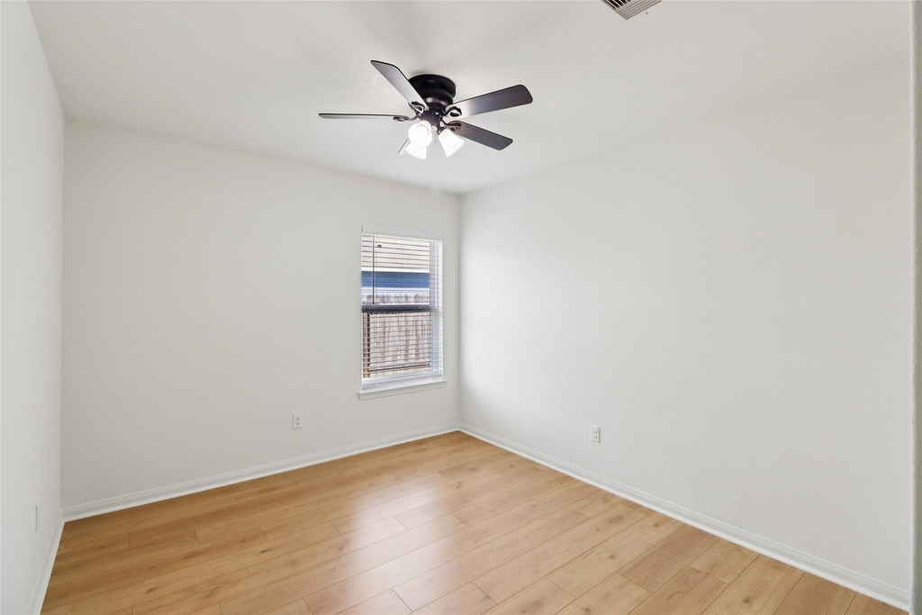 8006 Distant Harbor Road - Photo 21