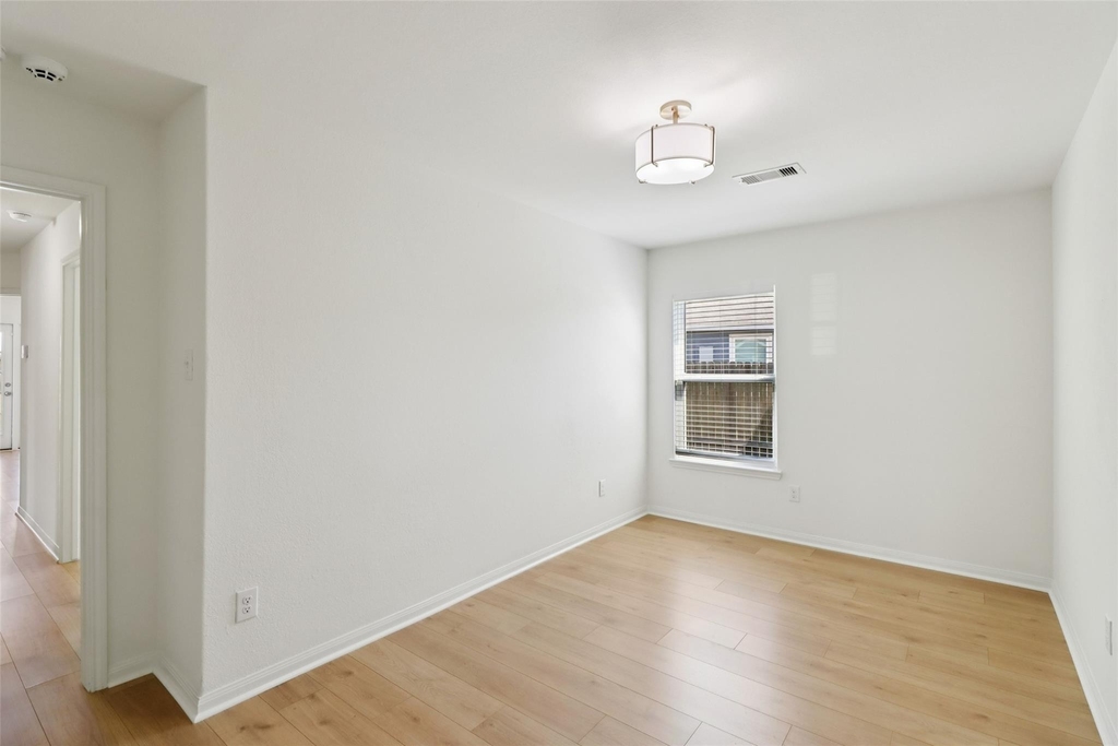 8006 Distant Harbor Road - Photo 17
