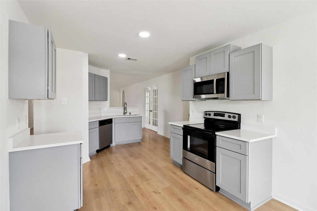 8006 Distant Harbor Road - Photo 4