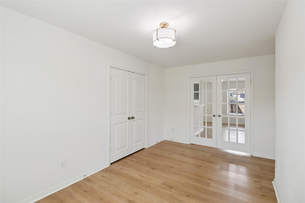 8006 Distant Harbor Road - Photo 16