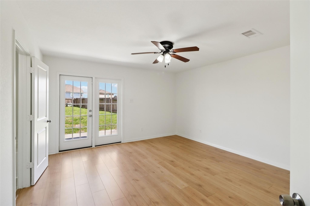 8006 Distant Harbor Road - Photo 11