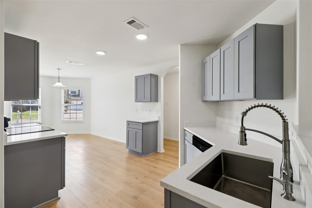 8006 Distant Harbor Road - Photo 3