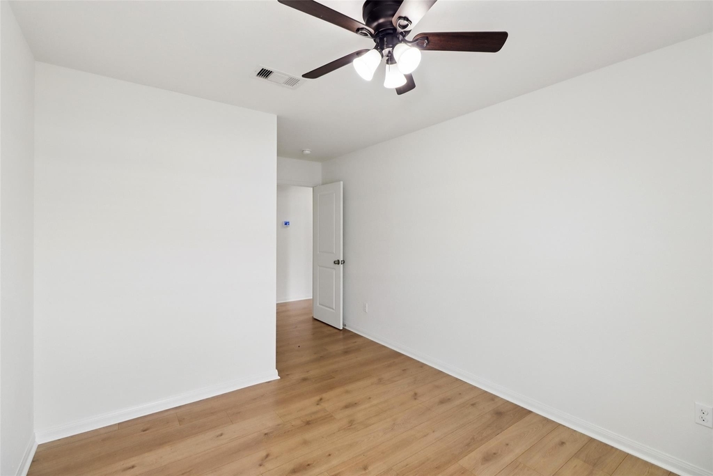 8006 Distant Harbor Road - Photo 22