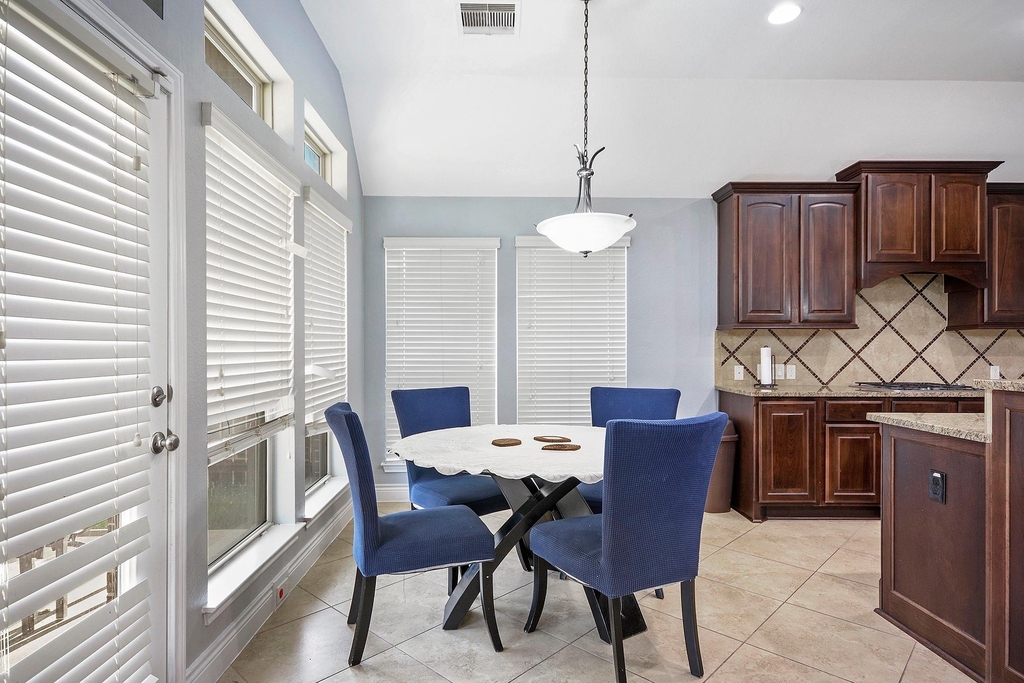 27815 Colonial Point Drive - Photo 14