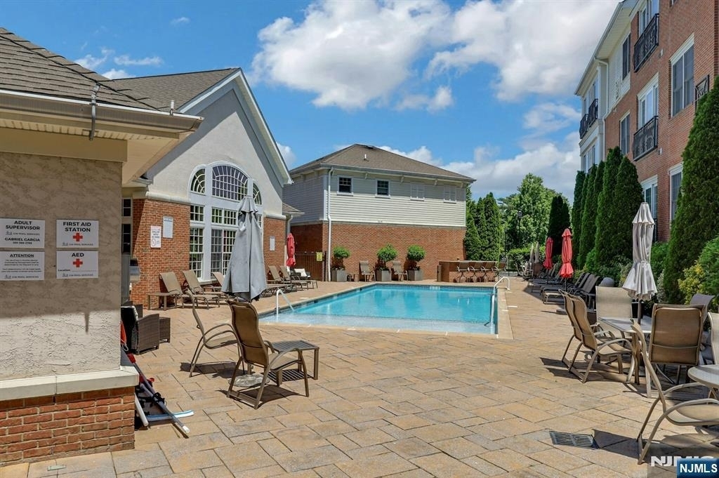 2307 The Plaza - Photo 32