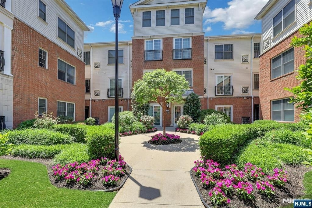 2307 The Plaza - Photo 0