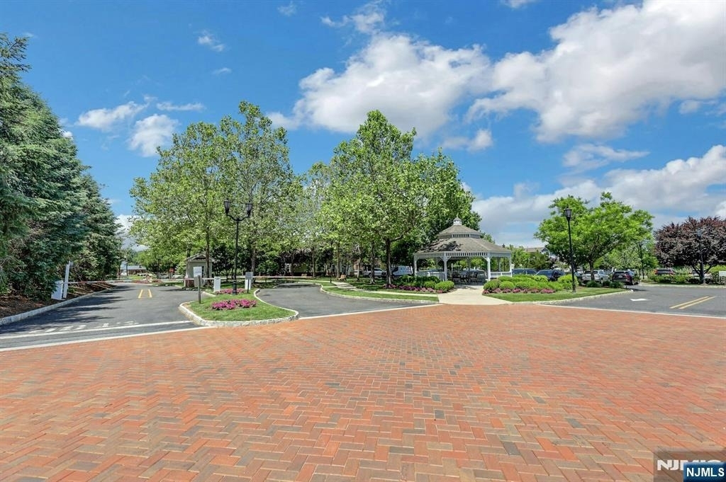 2307 The Plaza - Photo 34