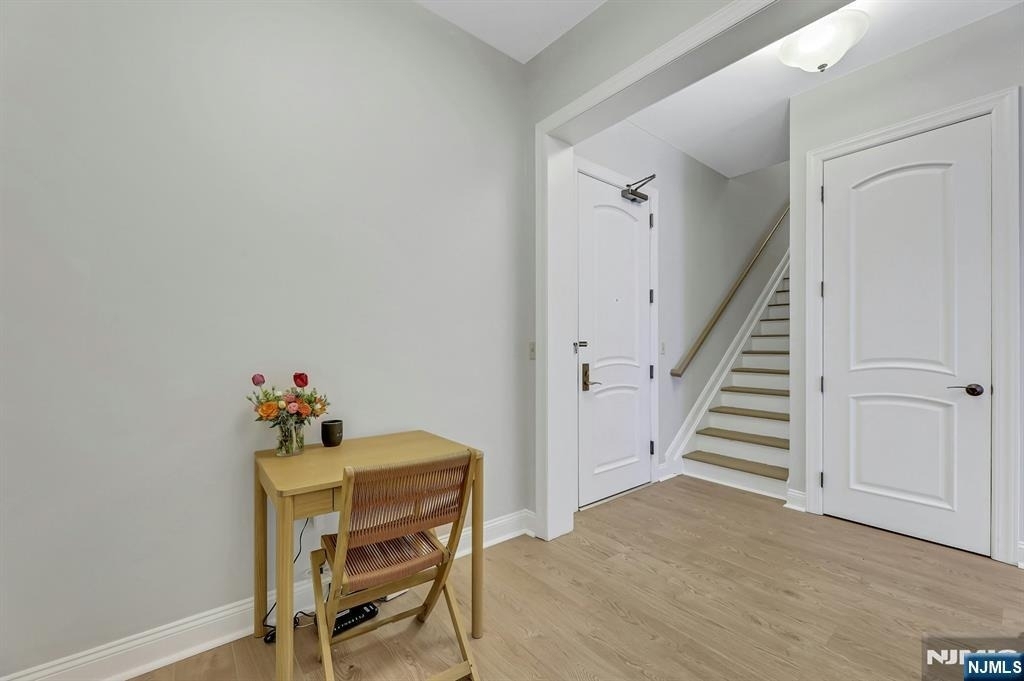 2307 The Plaza - Photo 4