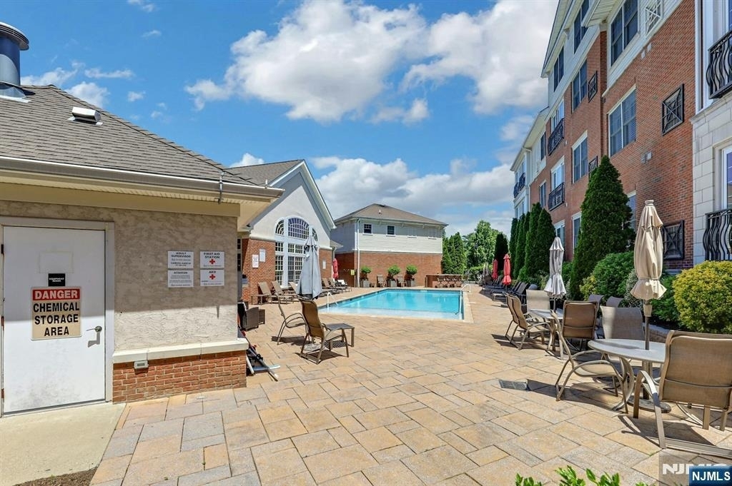 2307 The Plaza - Photo 33