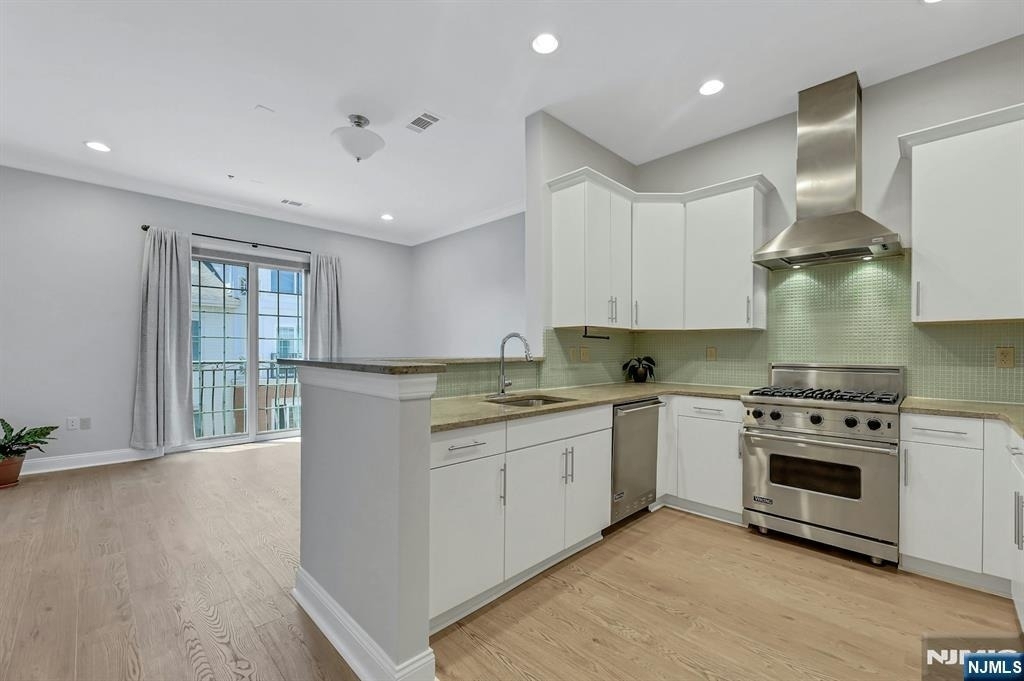 2307 The Plaza - Photo 10