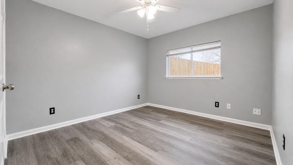 4031 Raspberry Court - Photo 16