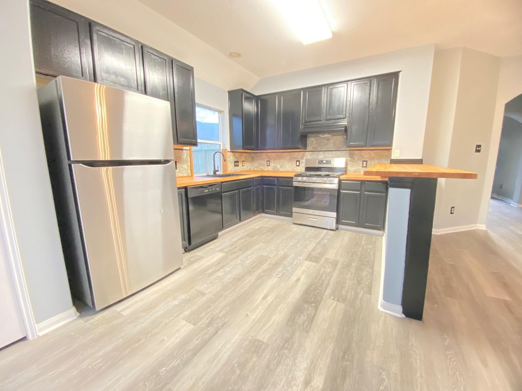 4031 Raspberry Court - Photo 8