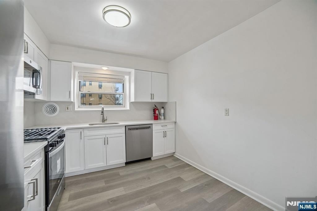2430 8th - Photo 4