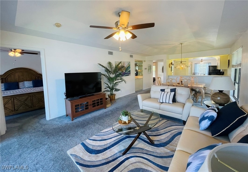 4410 Chantelle Drive - Photo 5
