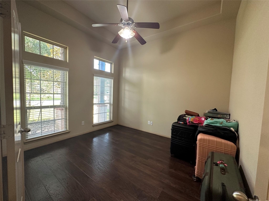 2423 Garden Shadow Drive - Photo 3