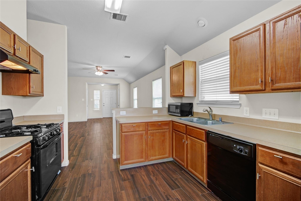 5939 Brenwood Trails Lane - Photo 10