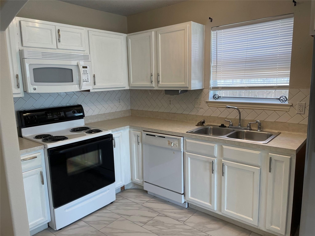 12418 Sunlit Wood Way - Photo 2