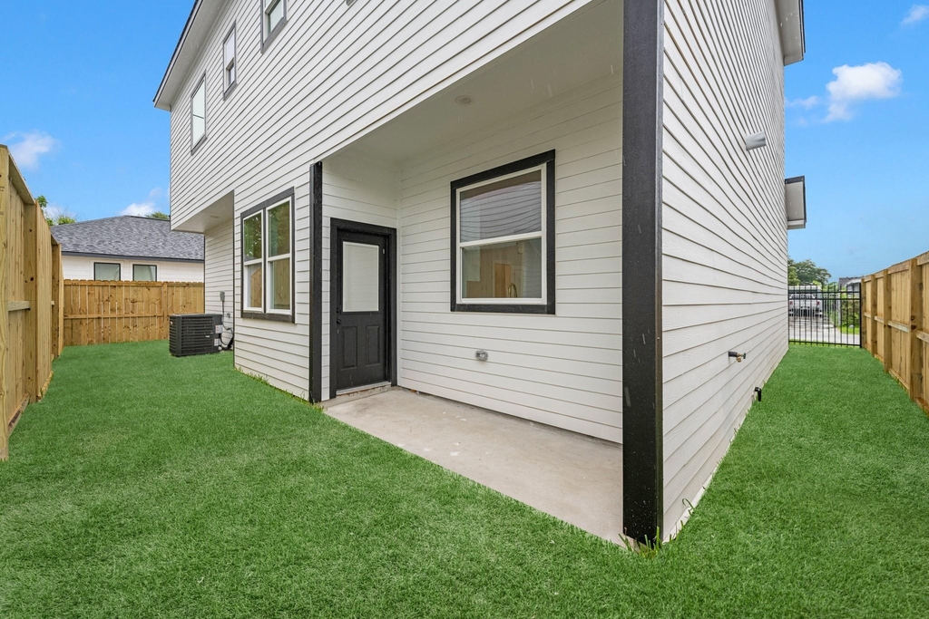 2348 Delafield Street - Photo 10